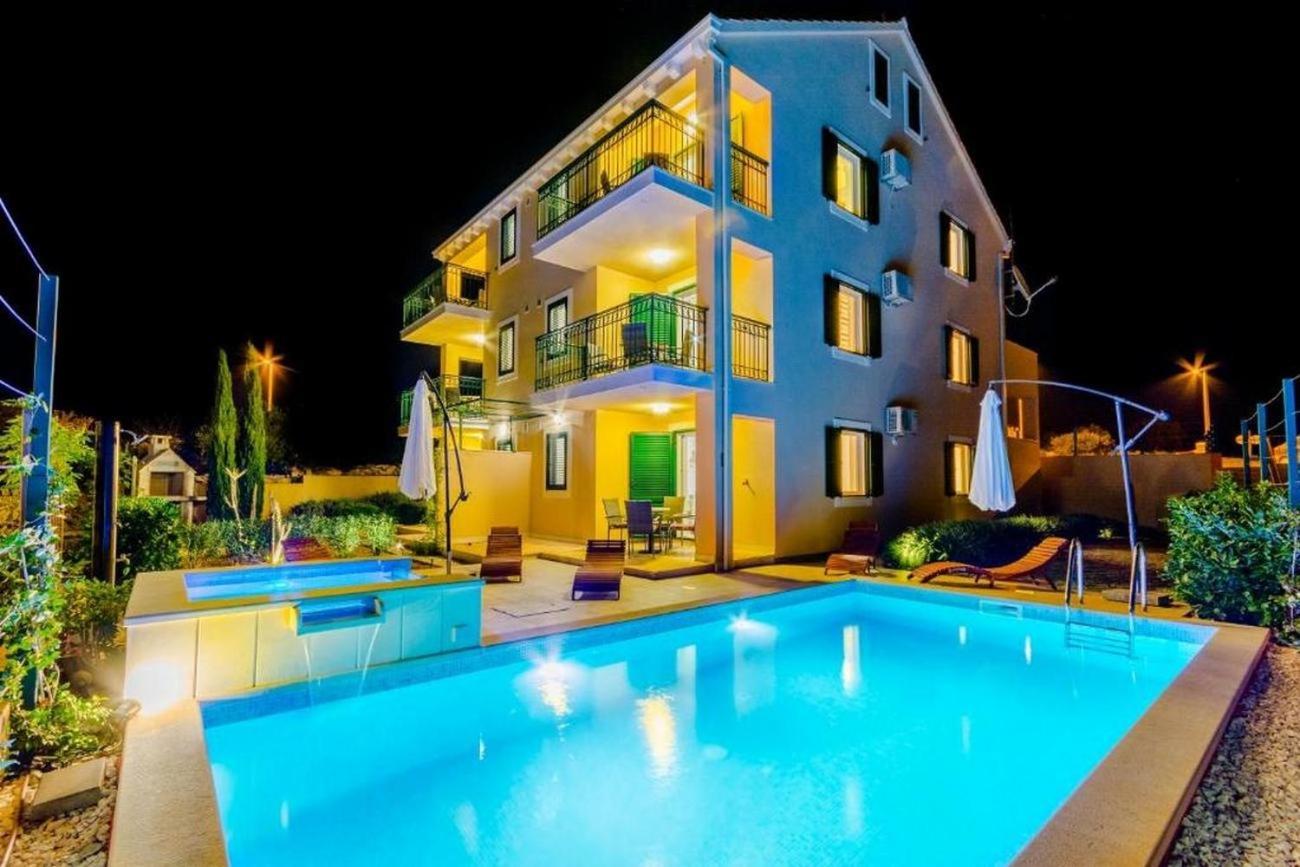 With A Swimming Pool Milna, Brac - 22122 Apartment